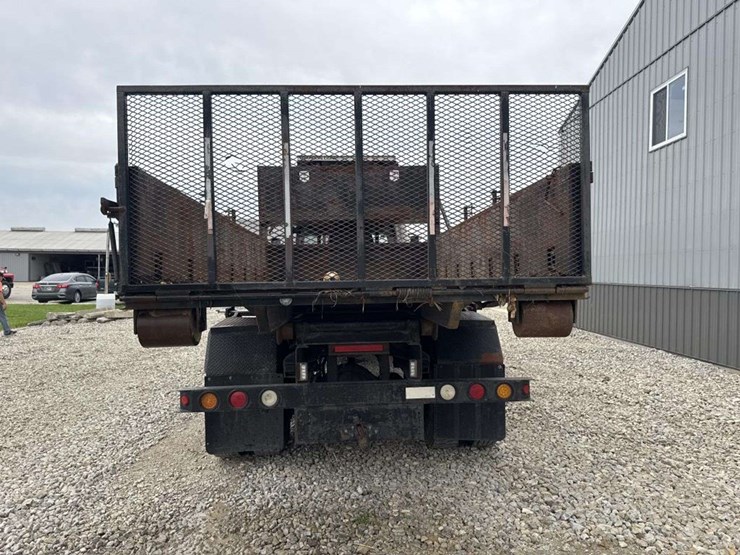 2010-freightliner-roll-off-truck-image-3