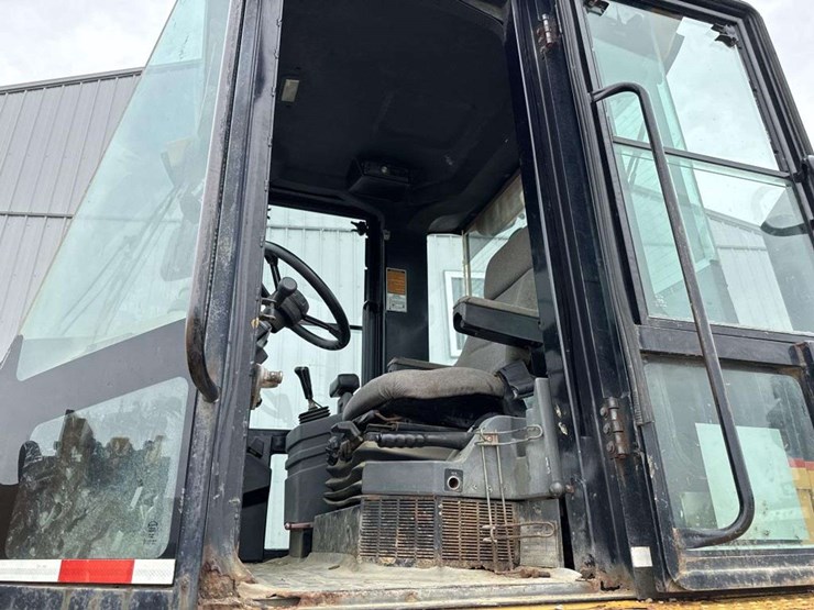 caterpillar-928g-image-17