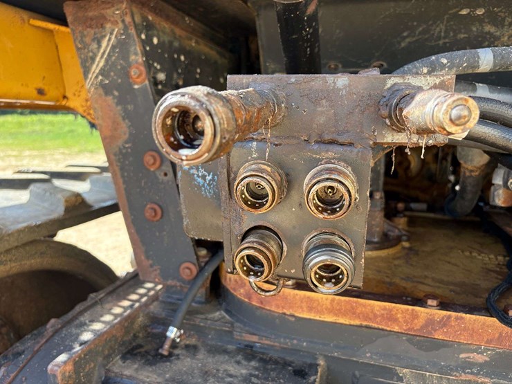 caterpillar-ch75c-image-34