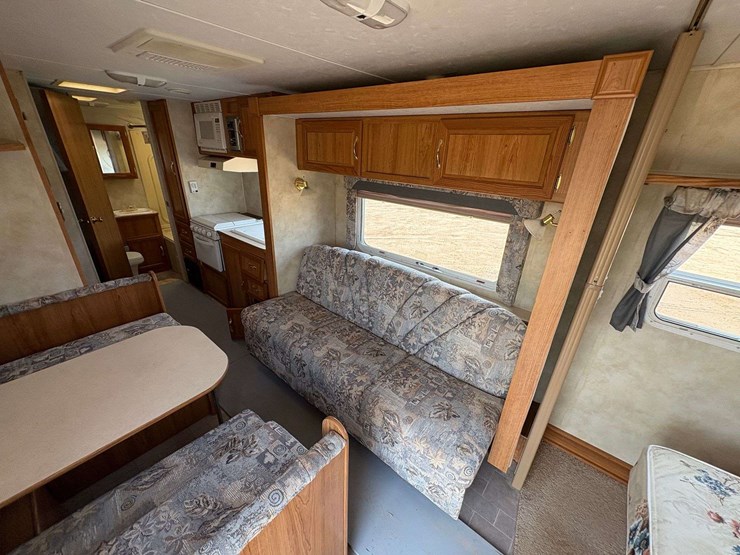 2004-palomino-"thoroughbred"-travel-trailer-image-13