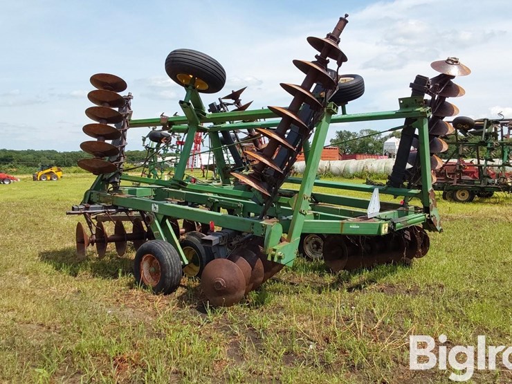john-deere-330-image-7