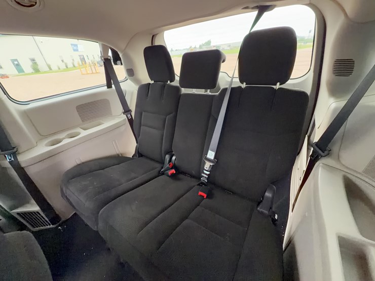 2015-dodge-grand-caravan-image-16
