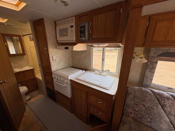 2004-palomino-"thoroughbred"-travel-trailer-image-16