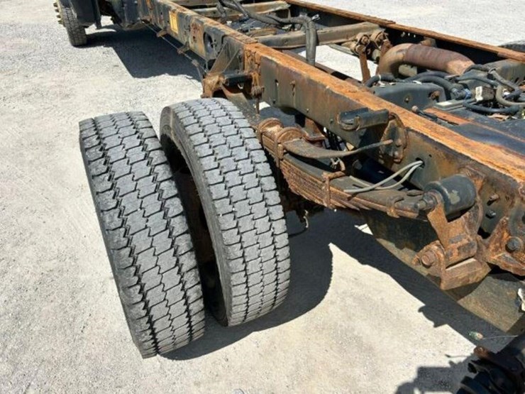 2016-ford-f550-xl-image-38