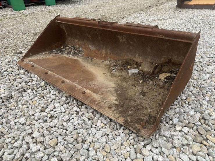 john-deere-c76-quick-attach-bucket-image-1