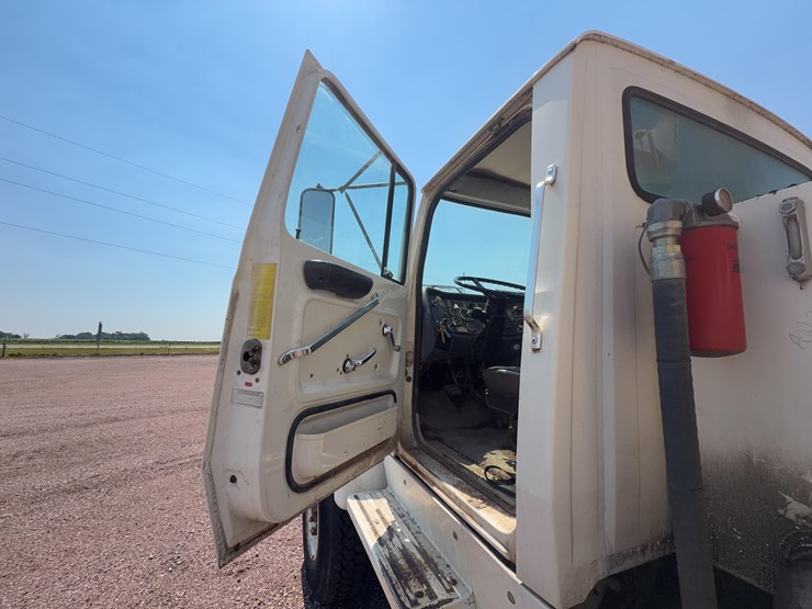 1995-ford-l9000-image-43