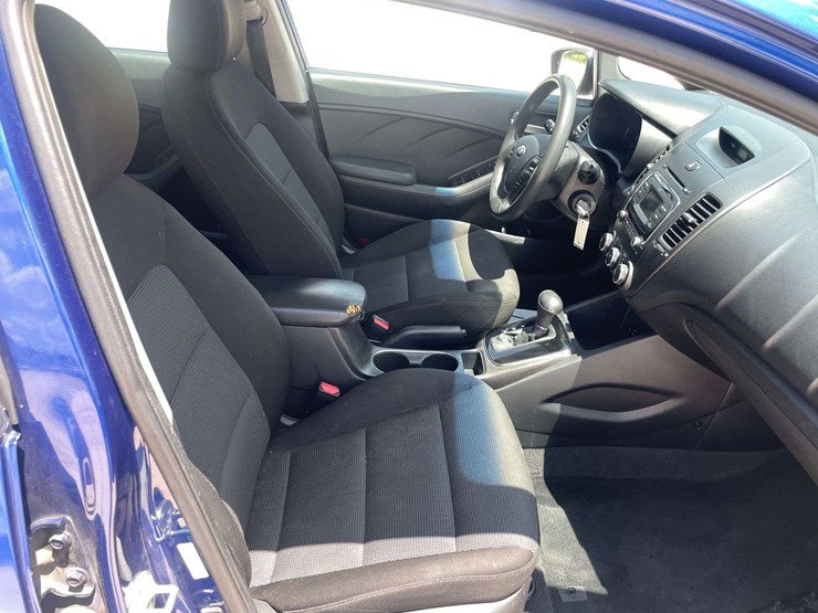 2017-kia-forte-4-door-sedan-(174,799-miles)-image-18