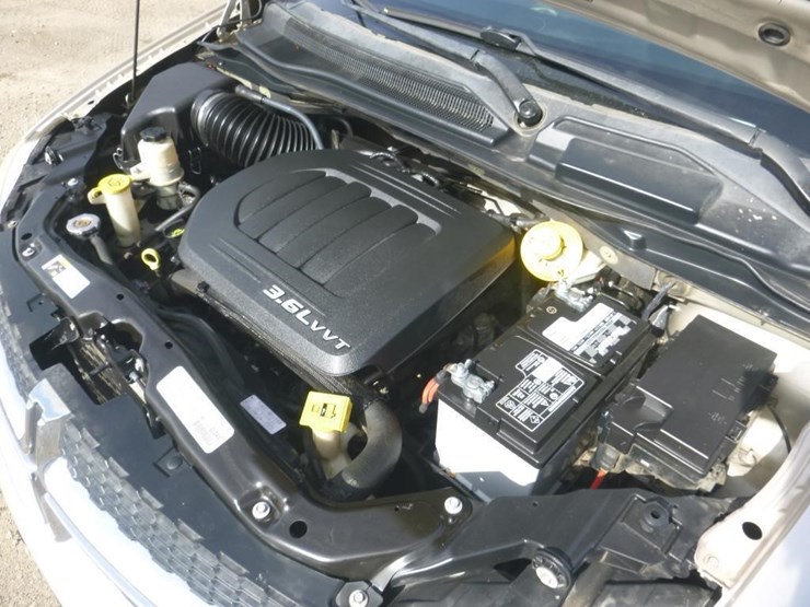 2014-dodge-grand-caravan-image-10