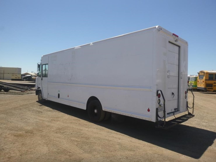 2012-freightliner-mt55-image-4