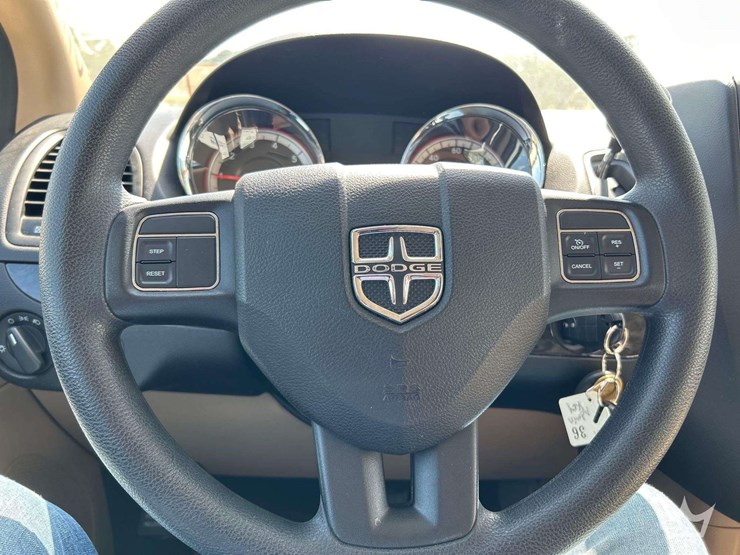 2014-dodge-caravan-image-14