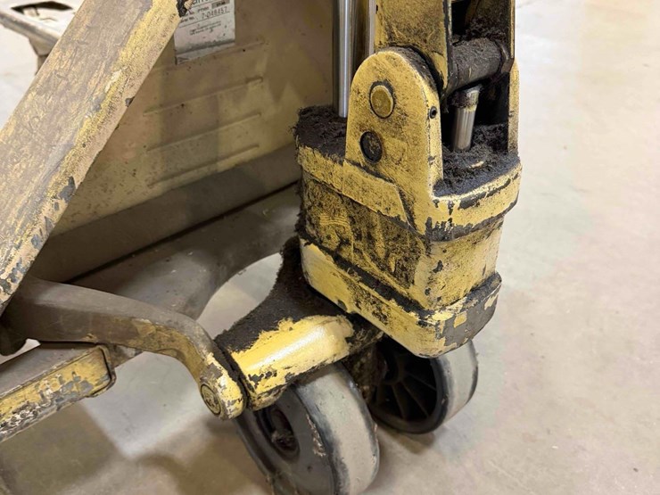 manual-pallet-jack-image-8