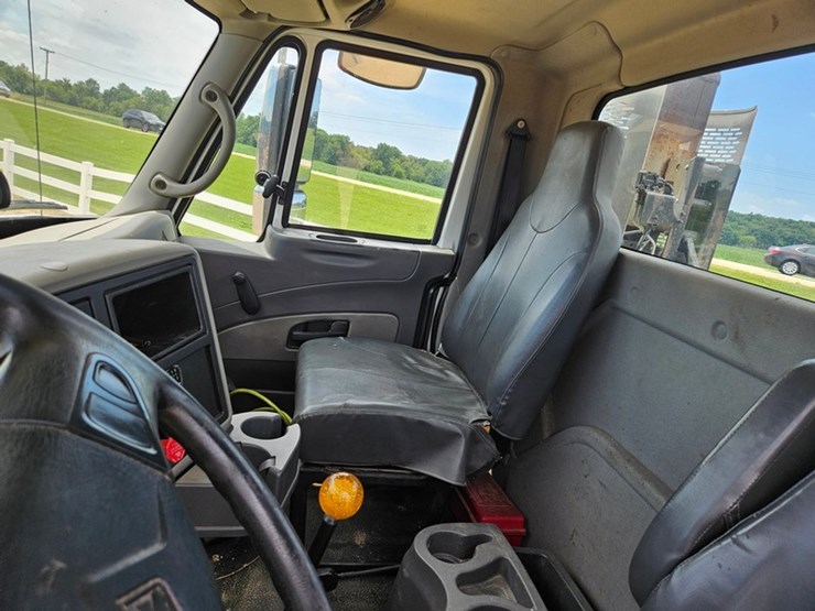 2011-case-ih-4400-image-38