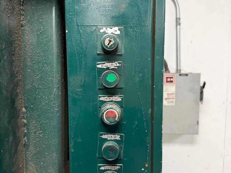 marathon-v-6030-hd-heavy-duty-vertical-baler-image-13