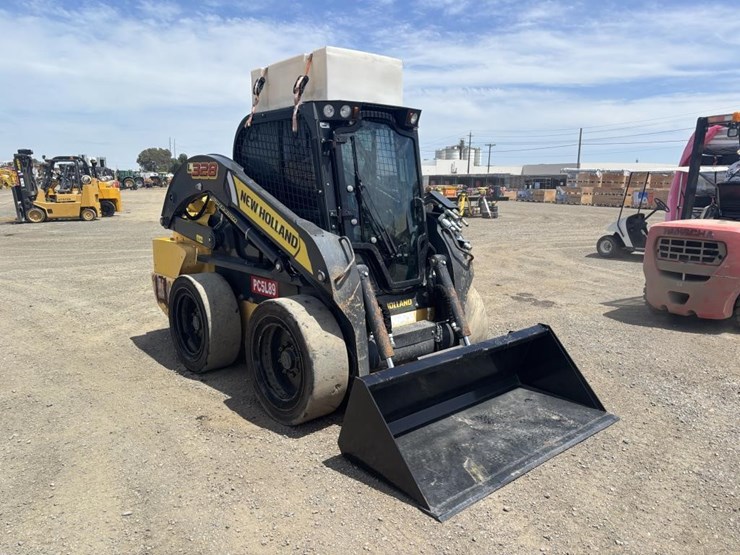 2021-new-holland-l328-image-2
