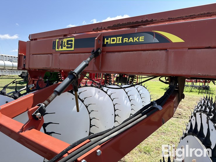 2020-h&s-hd8117-17-wheel-hay-rake-image-16