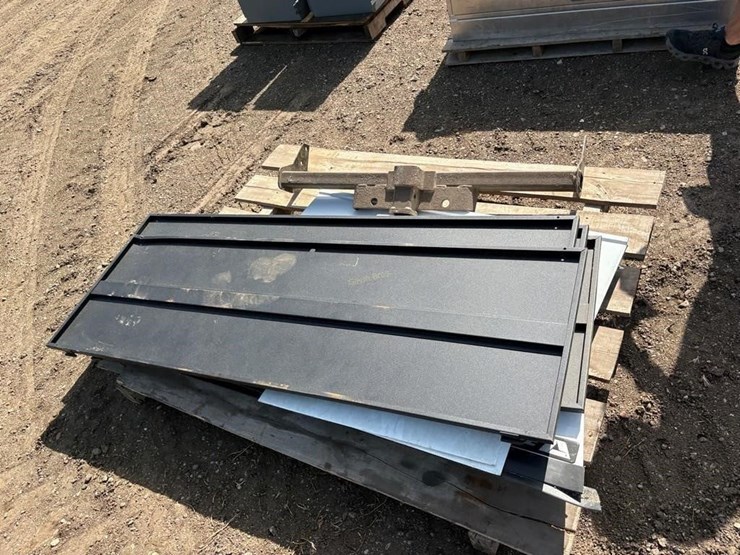 truck-toolbox-doors,-hitch,-mud-flaps-image-2