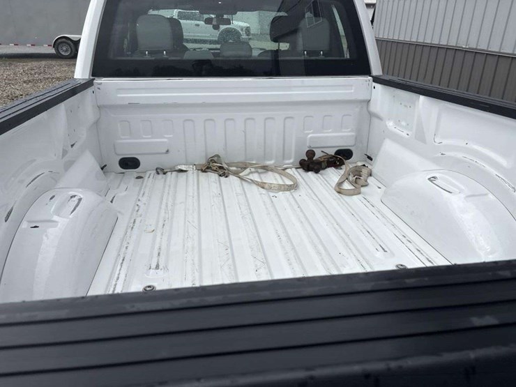 2015-ford-f150-xl-image-11