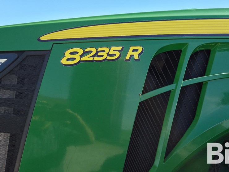 2013-john-deere-8235r-image-9