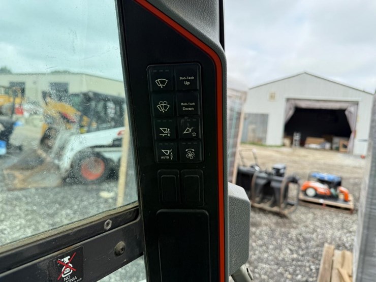 2020-bobcat-t76-image-25