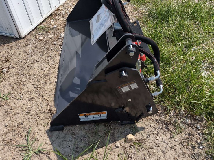 (1)-wolverine-mini-skid-steer-combination-bucket-mcb-11-48w-image-3