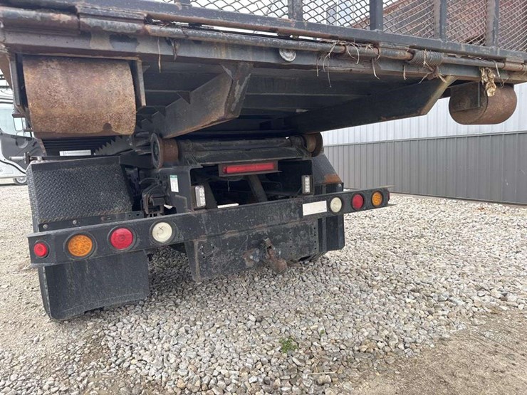 2010-freightliner-roll-off-truck-image-22