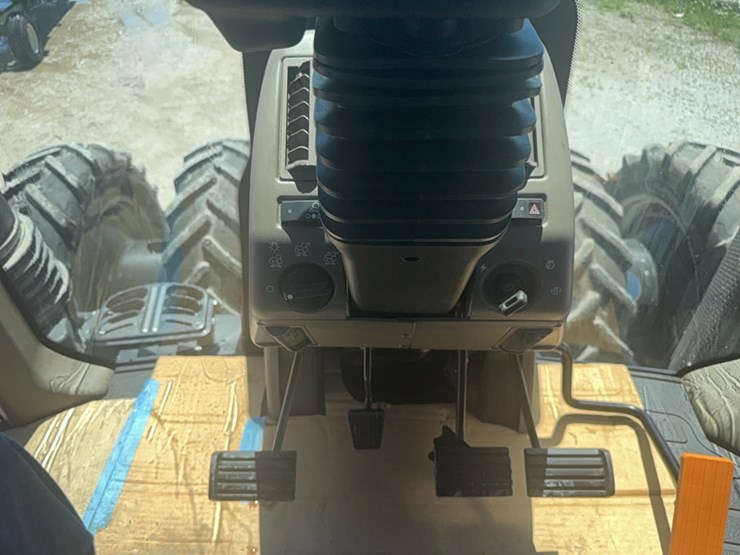 2020-case-ih-magnum-340-image-44