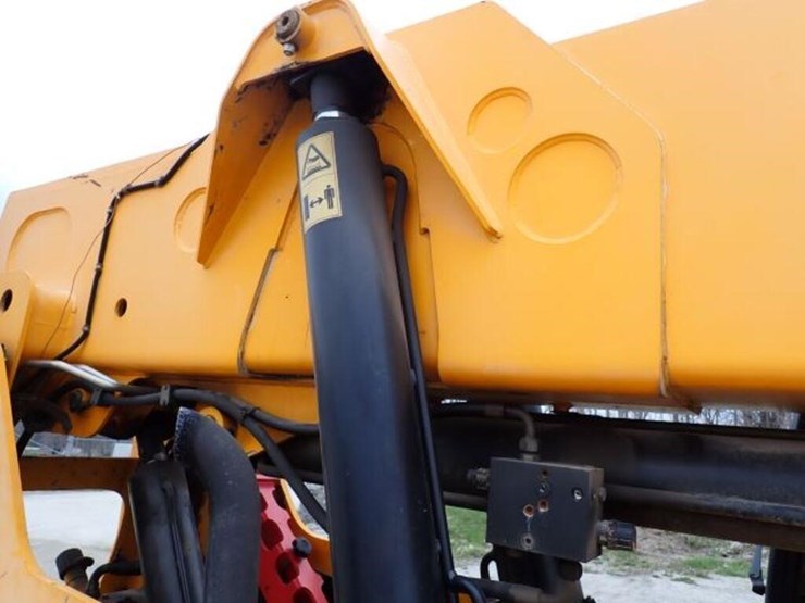2010-jcb-510-56-image-51