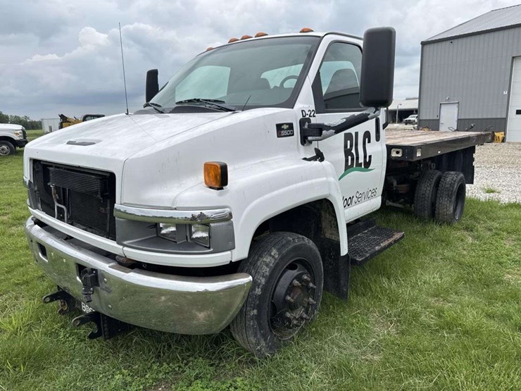 2004-chevrolet-c5500-image-1