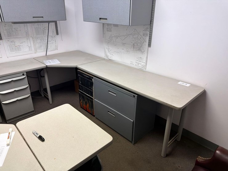8'-x-8-1/2'-sectional-desk-image-3