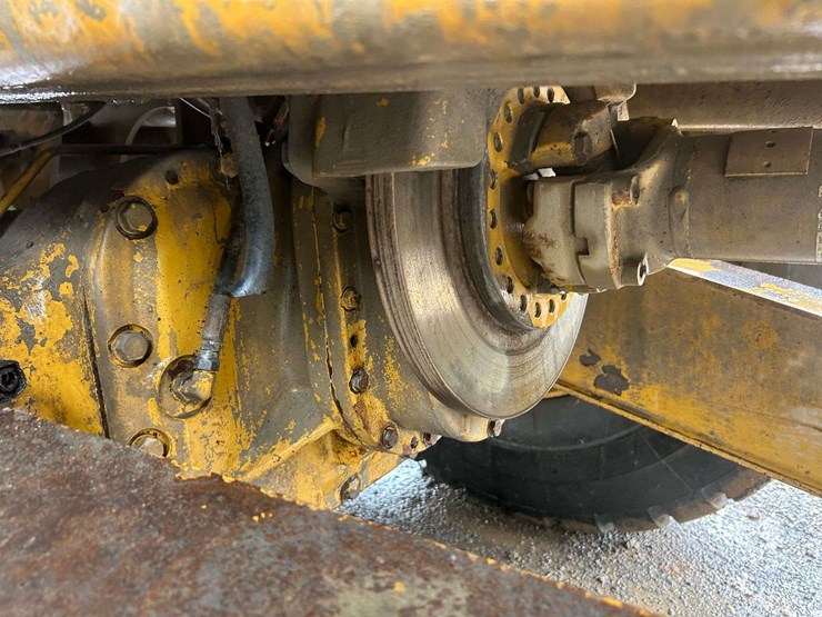 2008-caterpillar-725-image-44