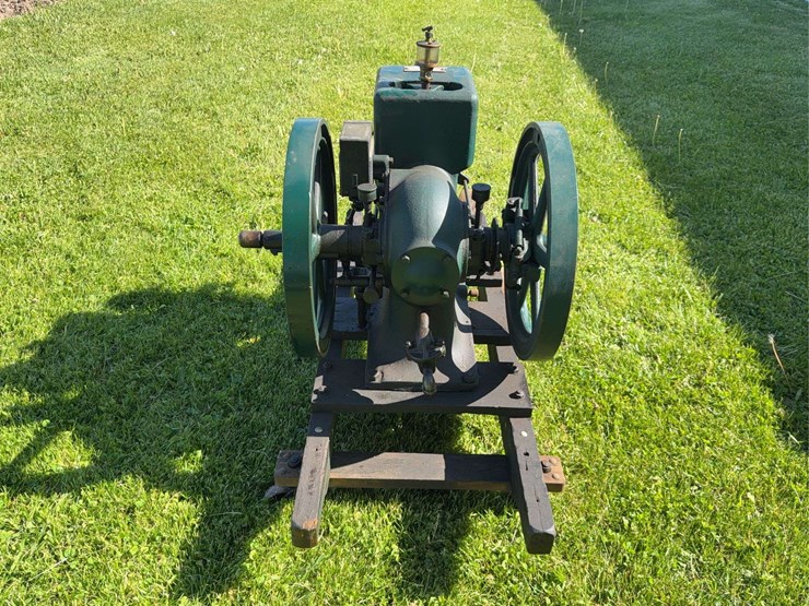 mccormick-deering-1-1/2-hp-engine-image-3
