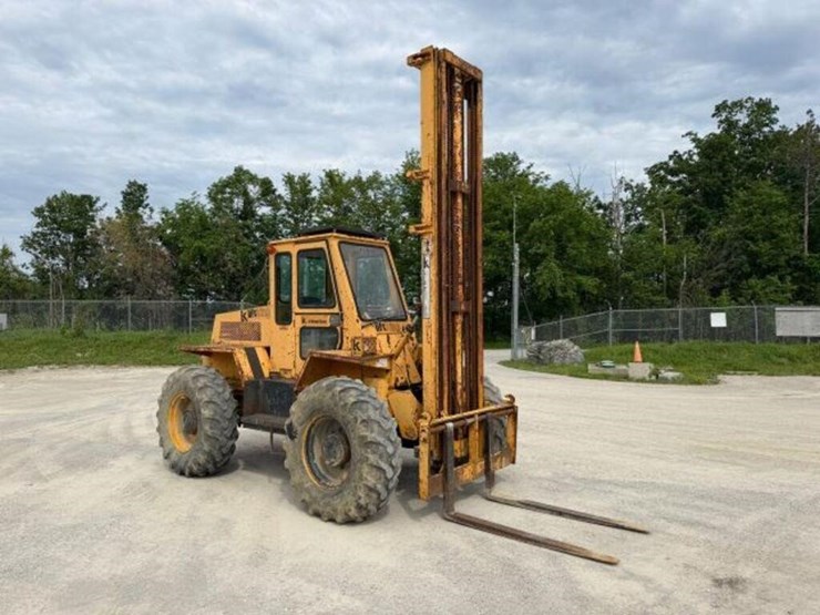 lift-king-4x4-rough-terrain-forklift-image-2