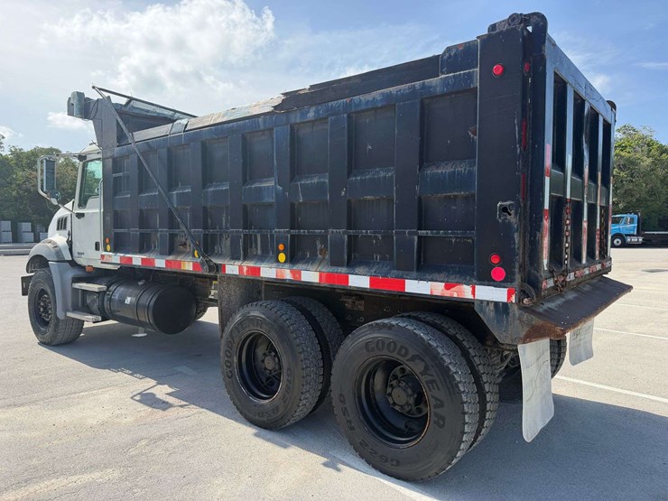 2006-mack-granite-ct713-image-5