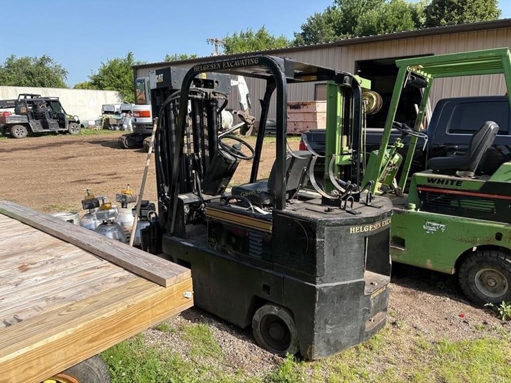 caterpillar-industrial-499a-forklift-image-5