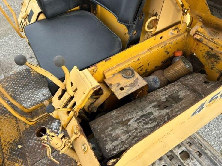 1985-john-deere-450e-image-11