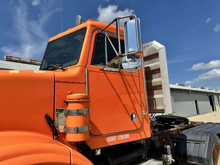 2004-peterbilt-357-image-8