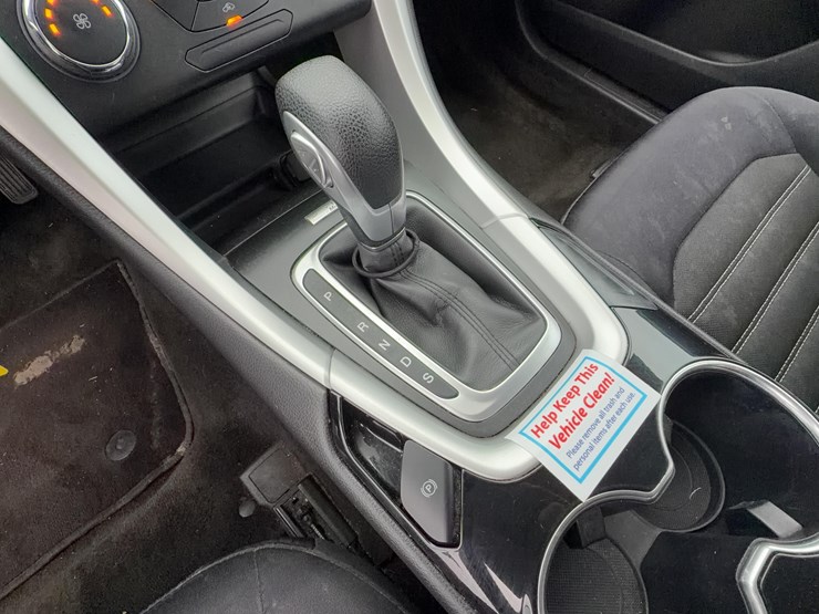 2015-ford-fusion-se-image-22