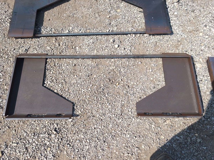 (1)-wolverine-skid-steer-attachment-plate-qmp1-16-10t-image-1