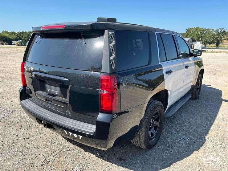2016-chevrolet-tahoe-image-25
