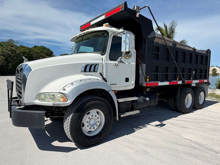 2006-mack-granite-ct713-image-2