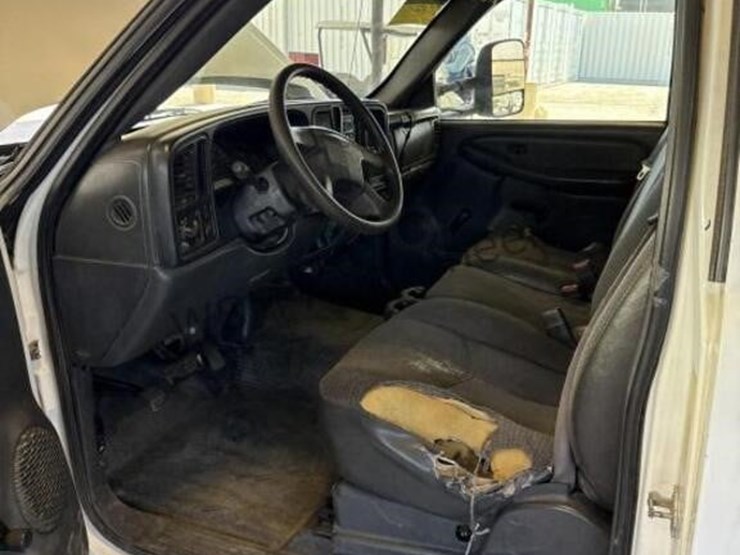 2006-chevrolet-silverado-3500-image-22