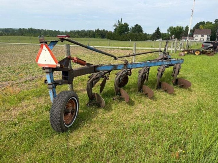 white-5-furrow-plow-image-3