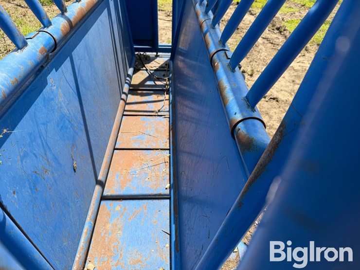 priefert-squeeze-chute-image-12