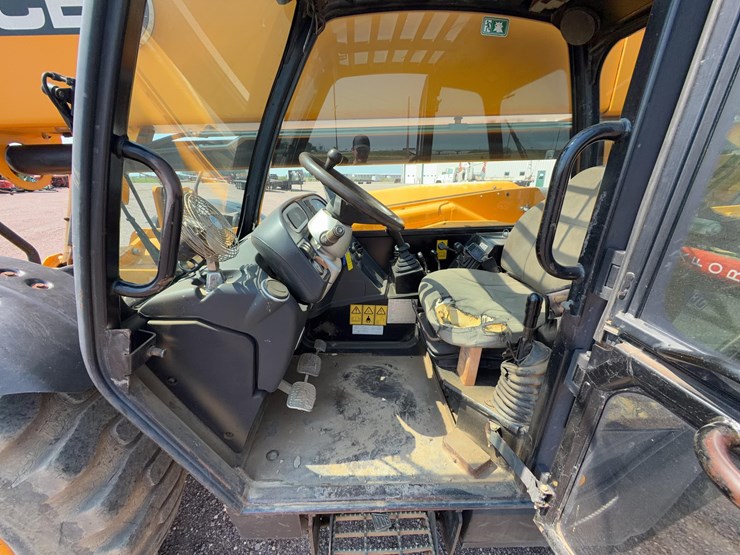2011-jcb-510-56-image-24