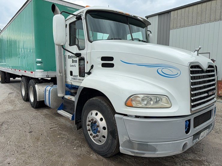 2012-mack-cxu613-image-3