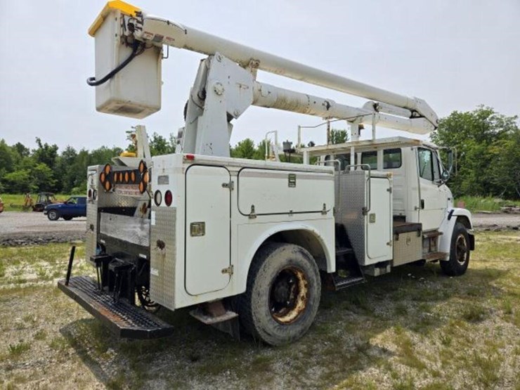 2000-freightliner-fl80-image-6