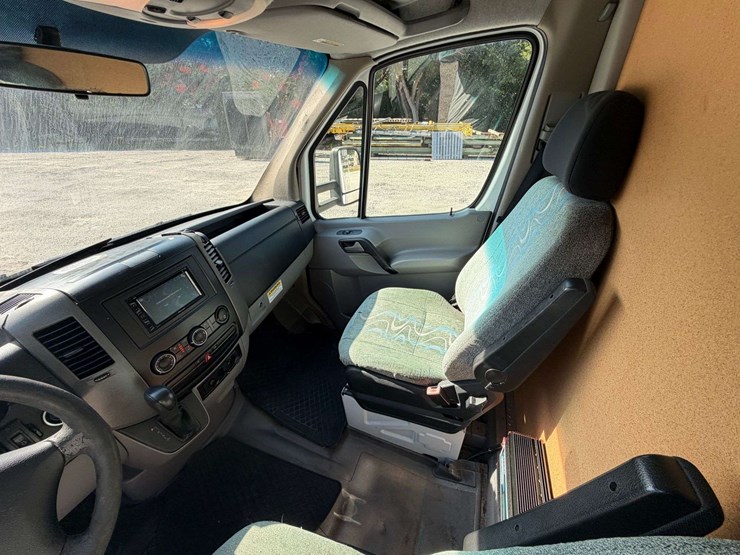 2010-freightliner-sprinter-3500-image-13