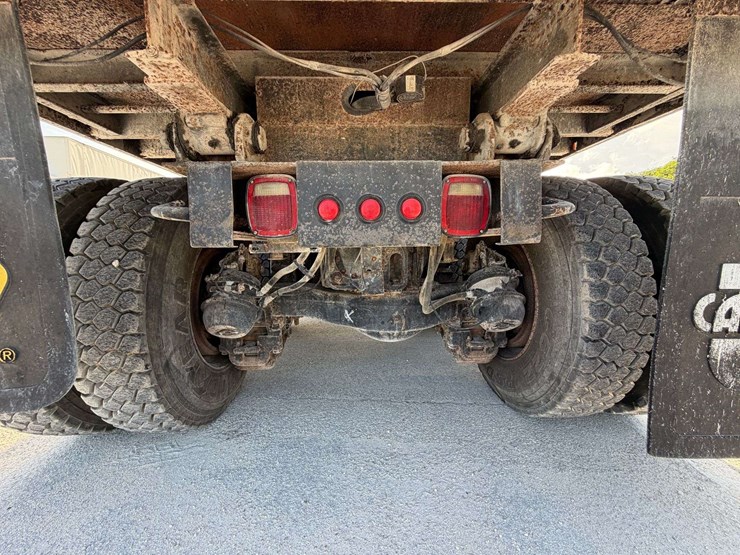 2006-mack-granite-ct713-image-9