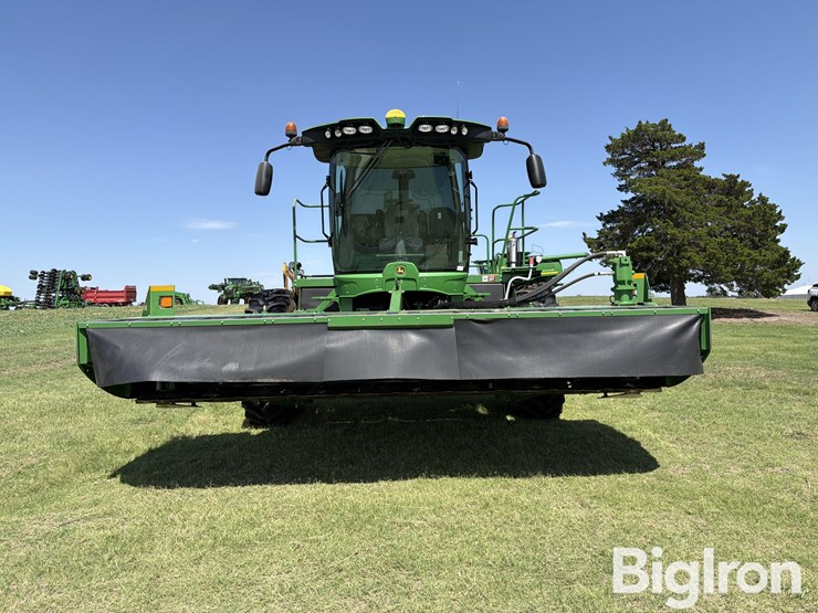 2020-john-deere-w235-image-2