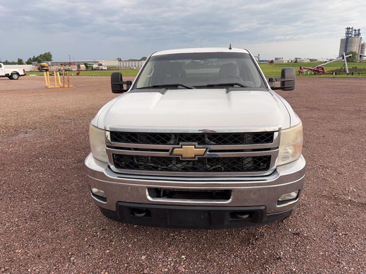 2011-chevrolet-silverado-2500-image-2
